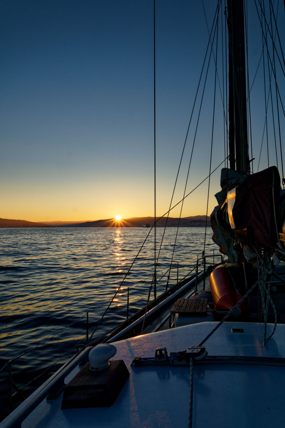 Moby Dick III: Einlaufen in Vigo bei Sonnenaufgang 